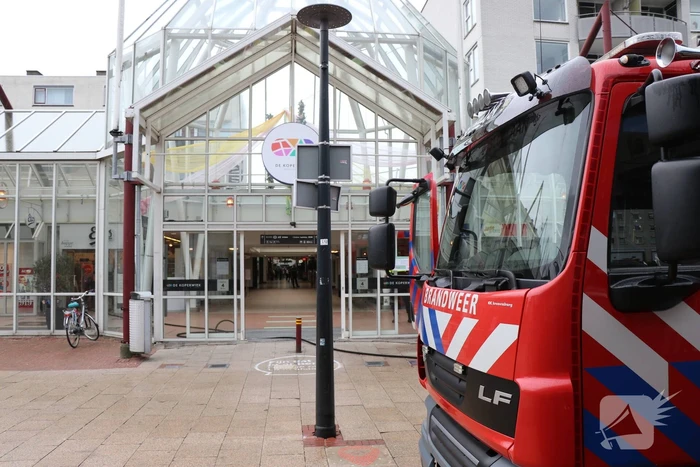 Flinke brand bij winkelcentrum Koperwiek