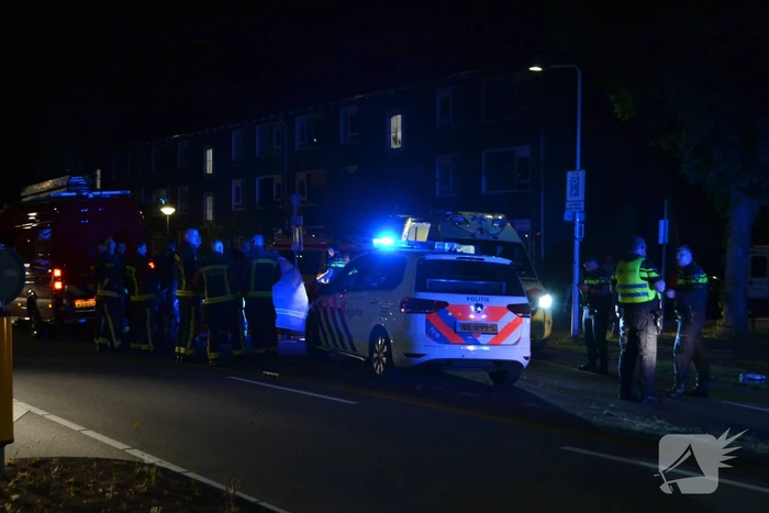 Vrouw zwaargewond uit sloot gehaald