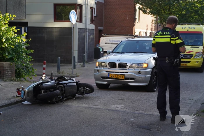 Scooterrijder gewond na aanrijding