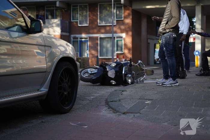 Scooterrijder gewond na aanrijding