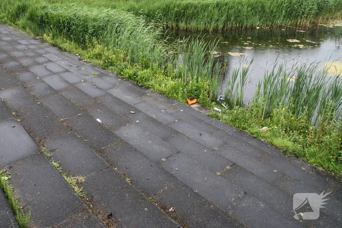 Skatebaan bezaaid met kapot gegooide bierflesjes