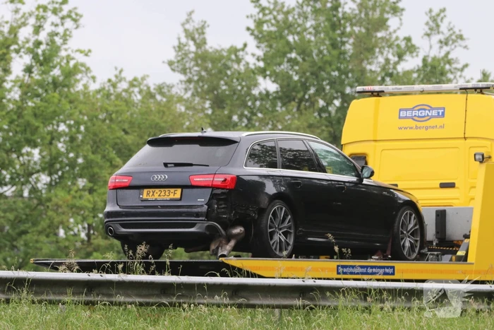 Kop-staart aanrijding tussen twee auto's