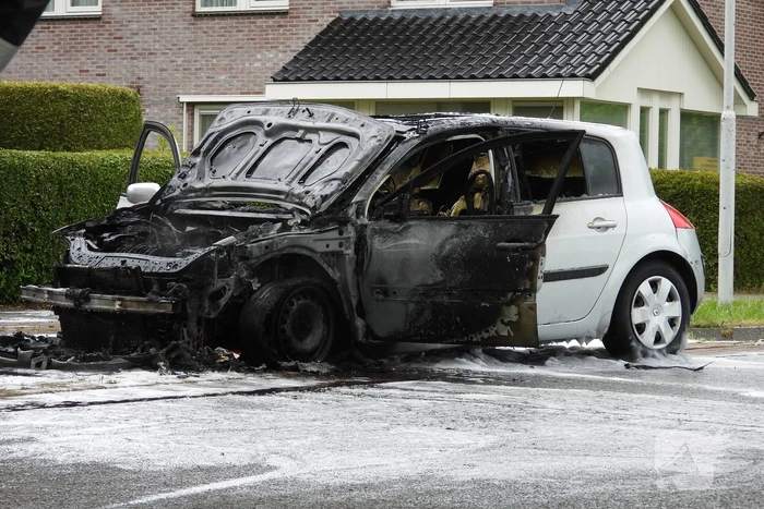 Auto verwoest door brand