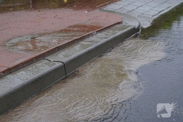 Waterlekkage zorgt voor flinke plassen