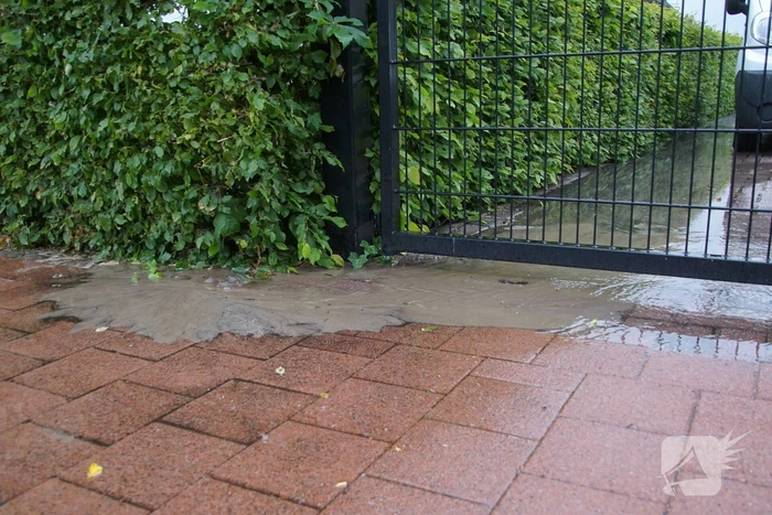 Waterlekkage zorgt voor flinke plassen