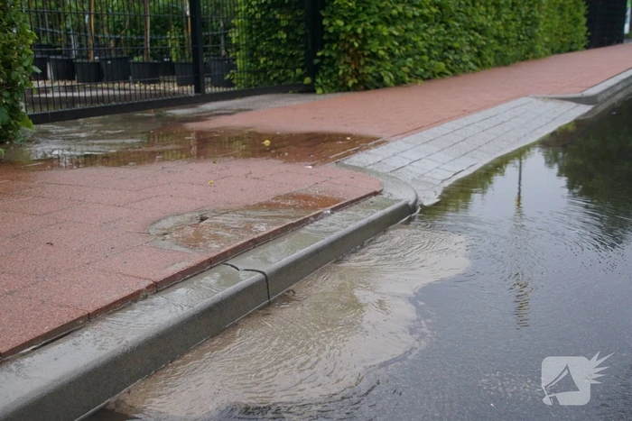 Waterlekkage zorgt voor flinke plassen