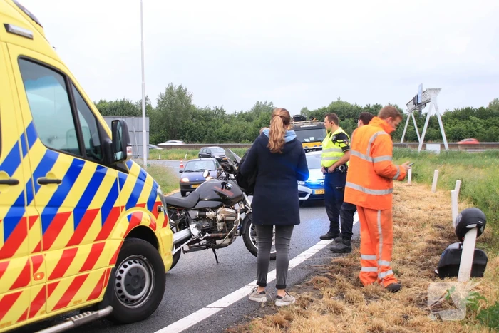 Motorrijder onderuit op afrit