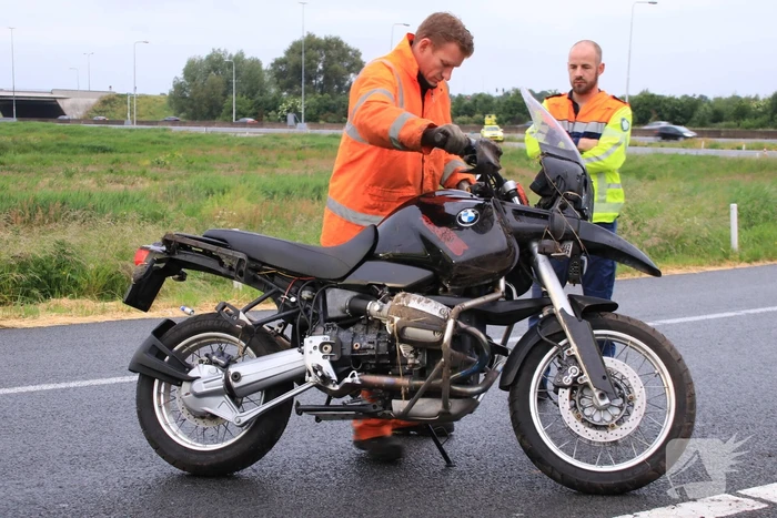 Motorrijder onderuit op afrit