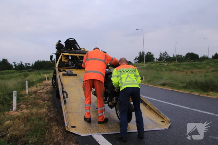 Motorrijder onderuit op afrit