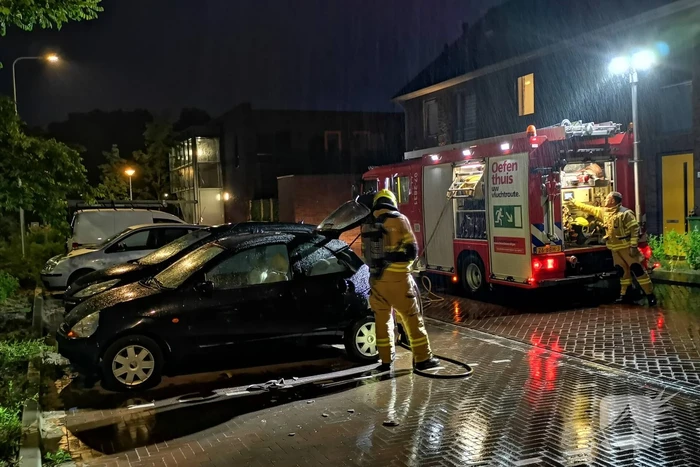 Persoon aangehouden na autobrand