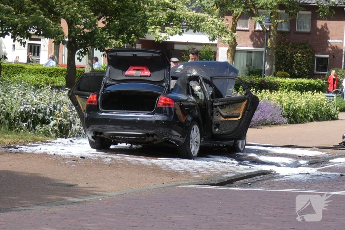 Auto volledig uitgebrand