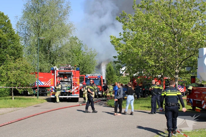 Veel rook bij grote brand Zuiderzeewijk