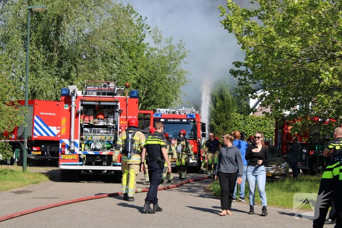 Veel rook bij grote brand Zuiderzeewijk
