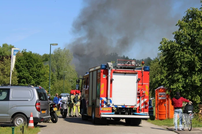 Veel rook bij grote brand Zuiderzeewijk