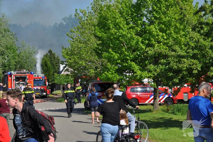 Veel rook bij grote brand Zuiderzeewijk