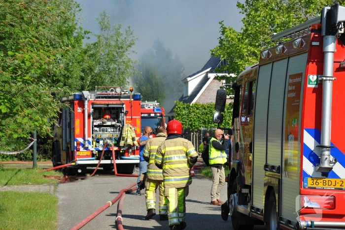 Veel rook bij grote brand Zuiderzeewijk