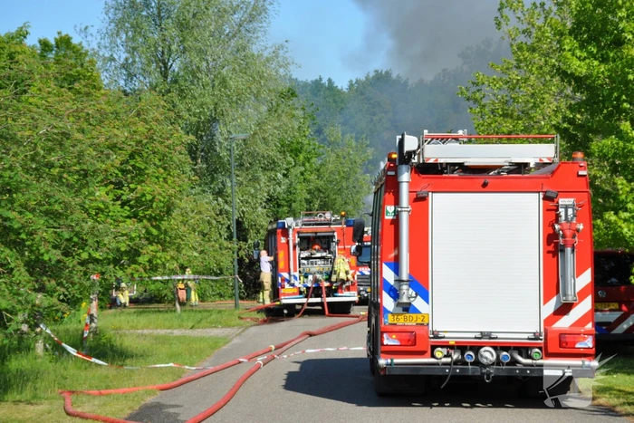 Veel rook bij grote brand Zuiderzeewijk