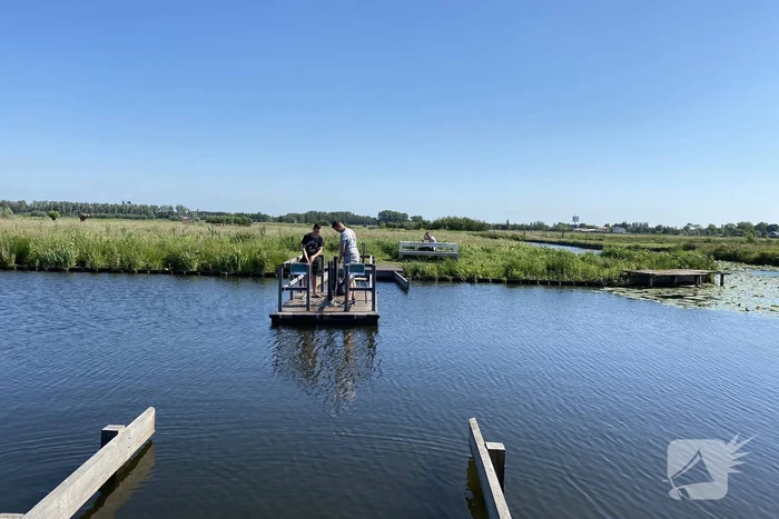 Jongens twee uur vast op vlot