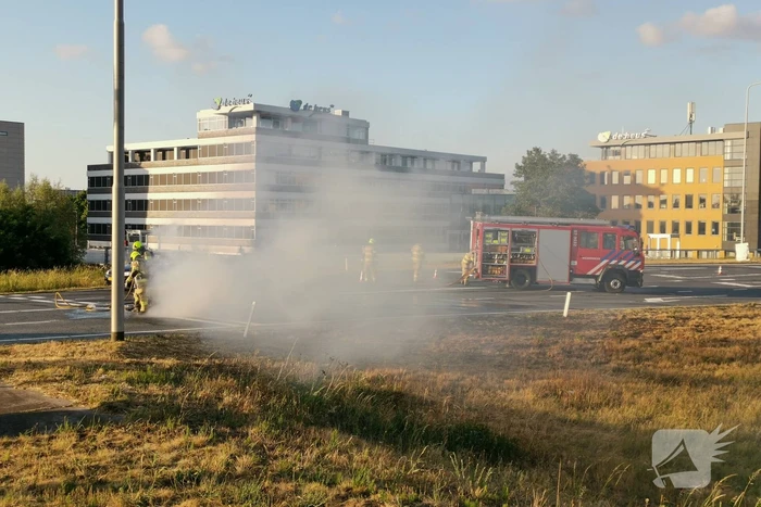 Auto gaat in vlammen op