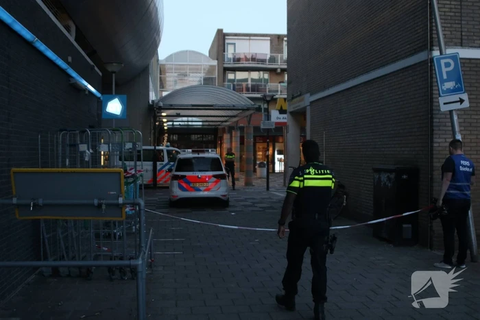 Zwaargewonde na steekpartij bij winkelcentrum