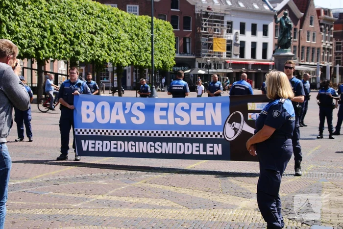 Handhavers komen in actie voor verdedingsmiddelen