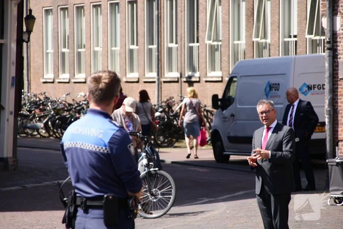 Handhavers komen in actie voor verdedingsmiddelen
