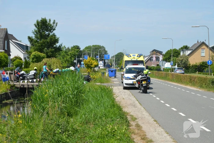 Automobilist ziet scooterrijder over het hoofd