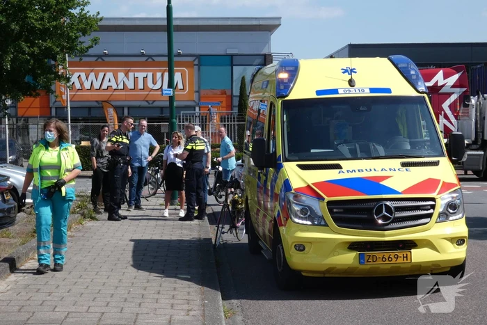Overstekende racefietser gewond bij aanrijding