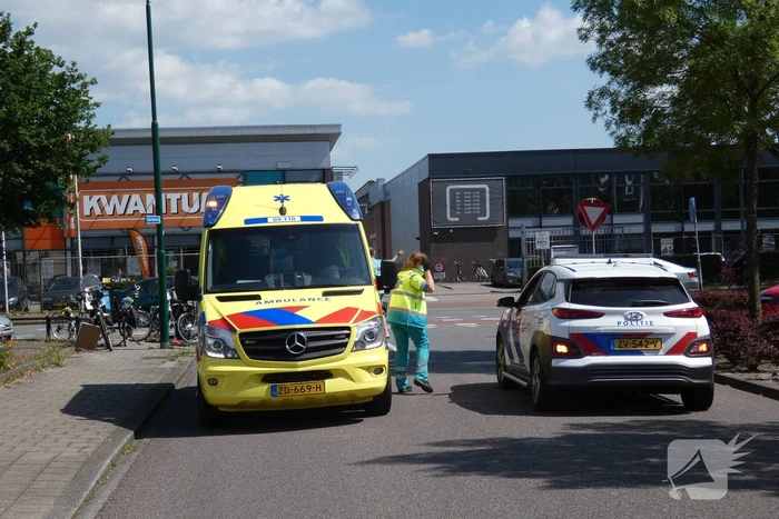 Overstekende racefietser gewond bij aanrijding