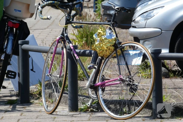 Overstekende racefietser gewond bij aanrijding
