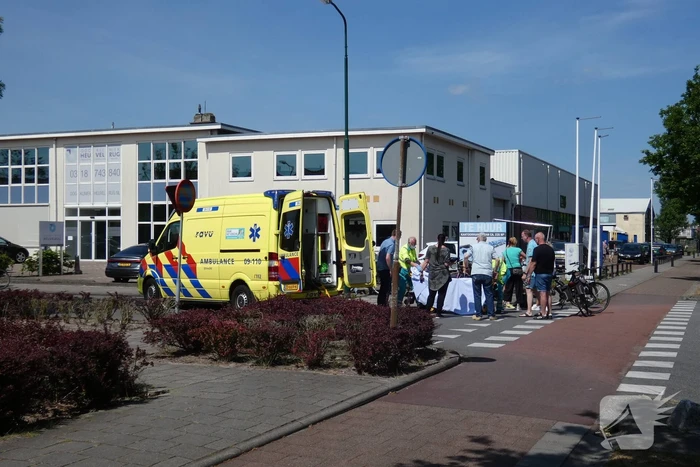 Overstekende racefietser gewond bij aanrijding