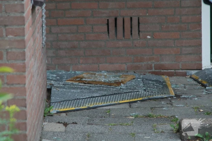 Zwaar vuurwerk verwoest voordeur