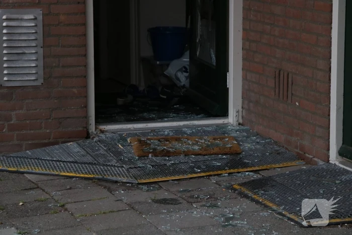 Zwaar vuurwerk verwoest voordeur