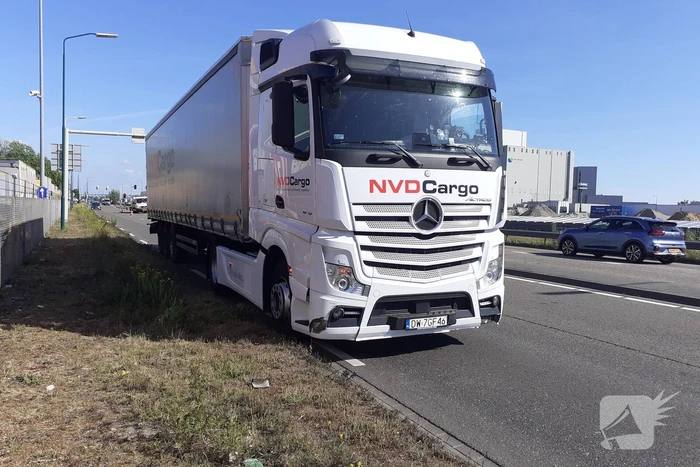 Ongeval tussen vrachtwagen en personenauto