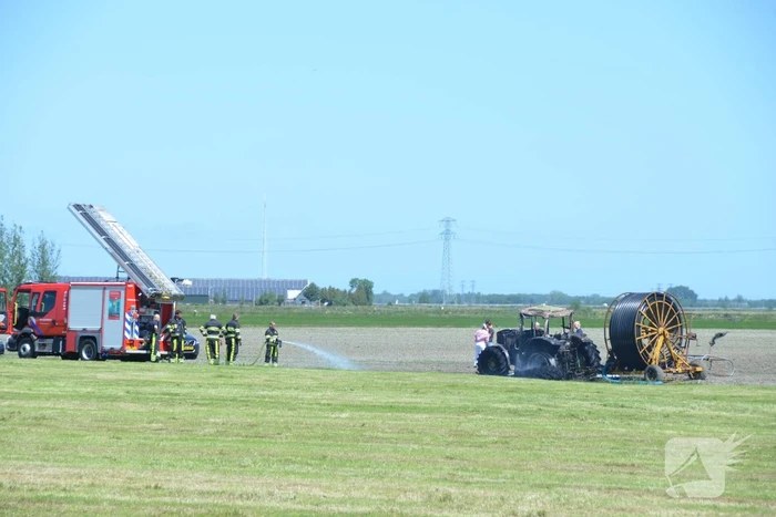 Tractor brandt volledig uit