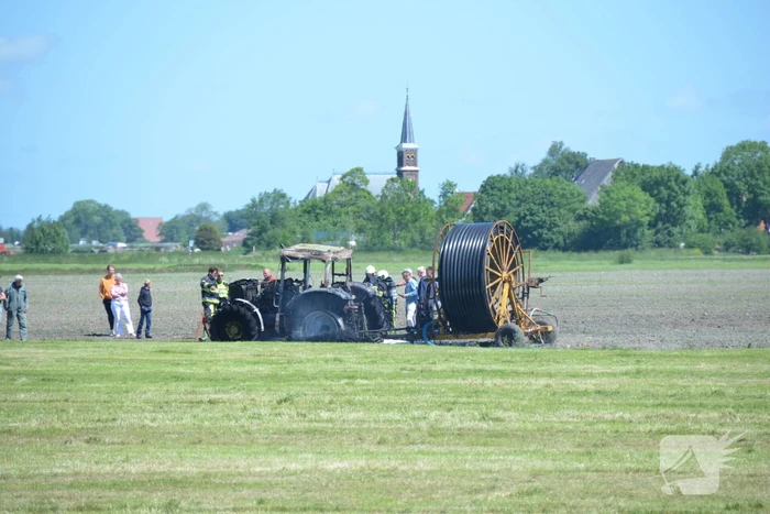 Tractor brandt volledig uit