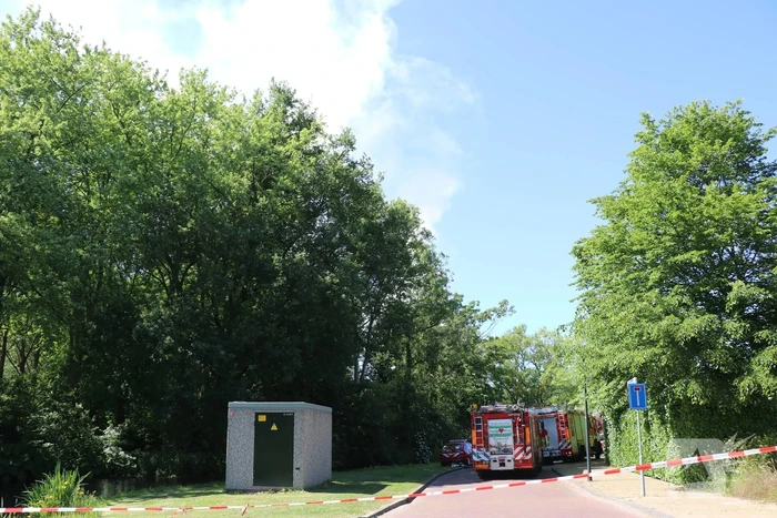 Uitslaande brand in rietendak van woning
