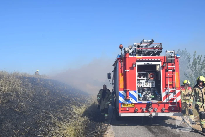 Flink stuk dijk in brand