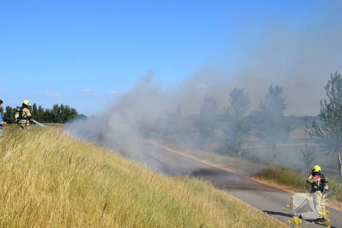 Flink stuk dijk in brand
