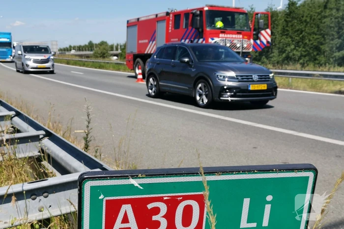Flinke rookontwikkeling bij bermbrand langs snelweg