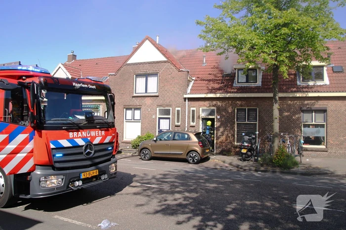 Uitslaande woningbrand snel onder controle