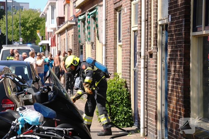 Uitslaande woningbrand snel onder controle