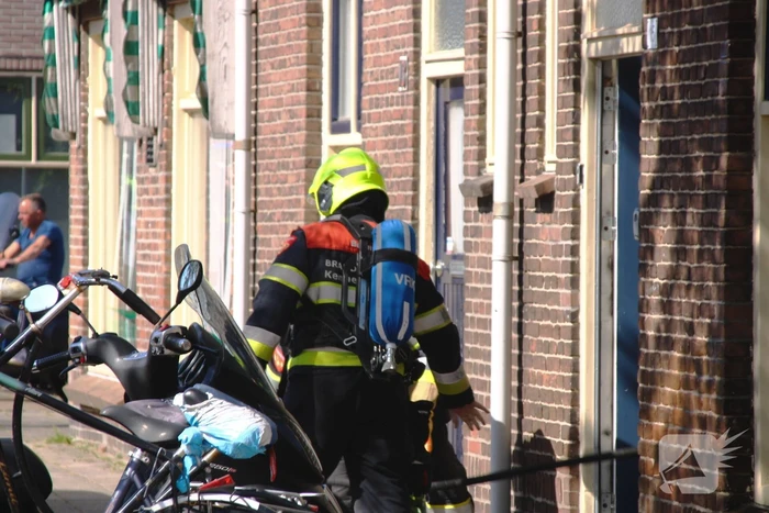 Uitslaande woningbrand snel onder controle