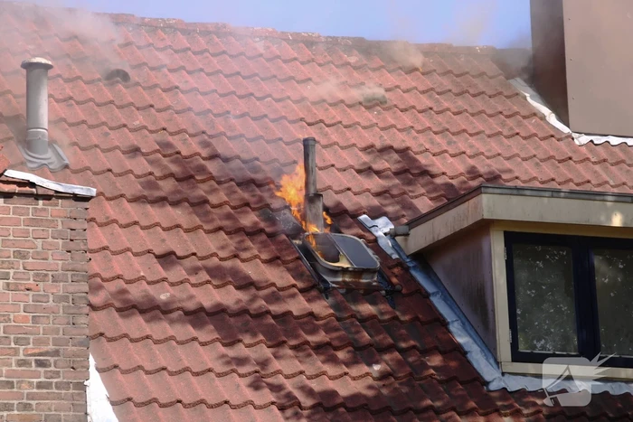 Uitslaande woningbrand snel onder controle