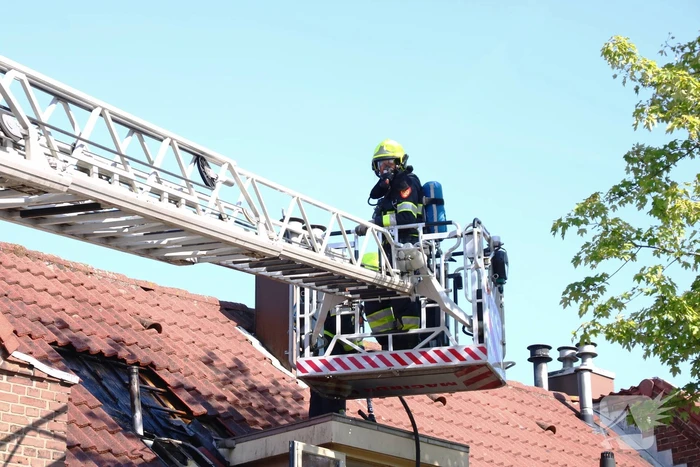 Uitslaande woningbrand snel onder controle