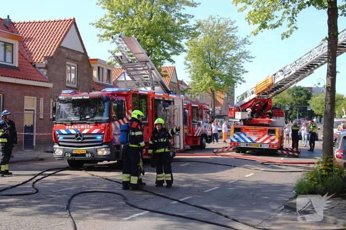 Uitslaande woningbrand snel onder controle