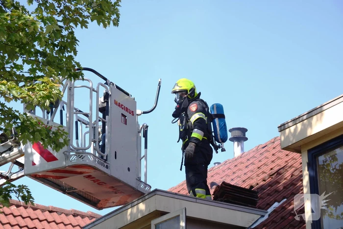 Uitslaande woningbrand snel onder controle