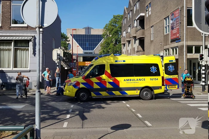 Scooterrijder gewond na aanrijding met auto