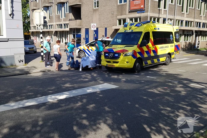 Scooterrijder gewond na aanrijding met auto