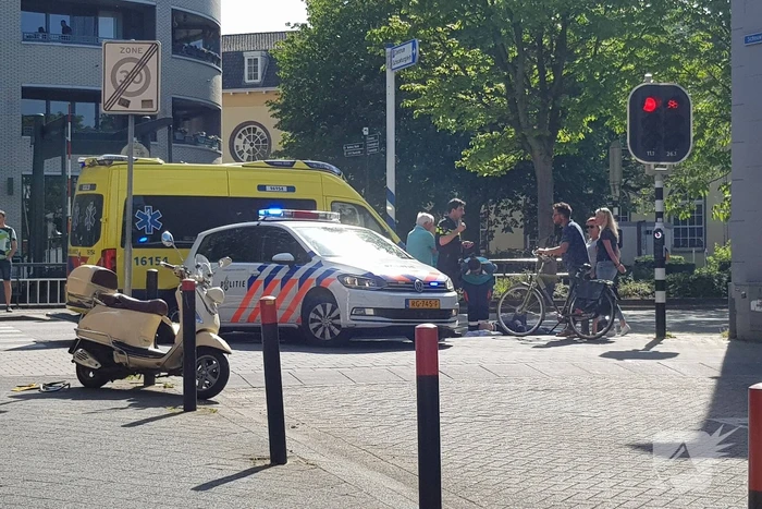 Scooterrijder gewond na aanrijding met auto